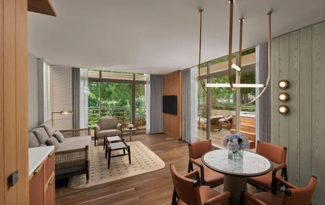 Gloria Serenity Suite 8