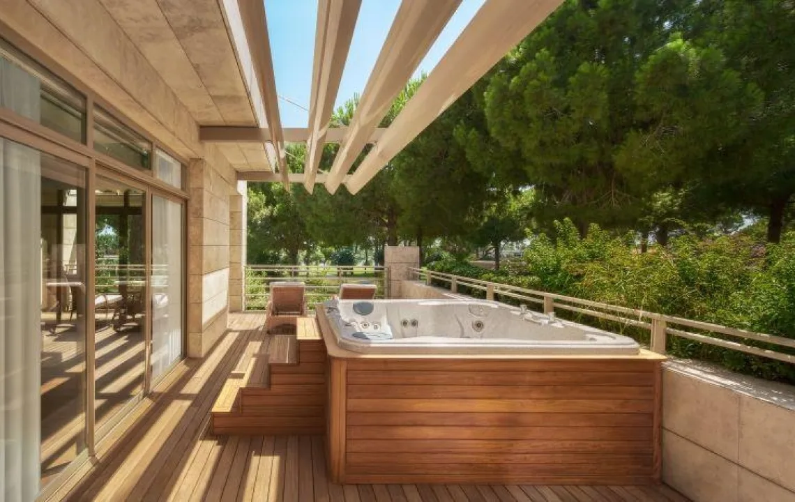 Gloria Serenity Suite 6