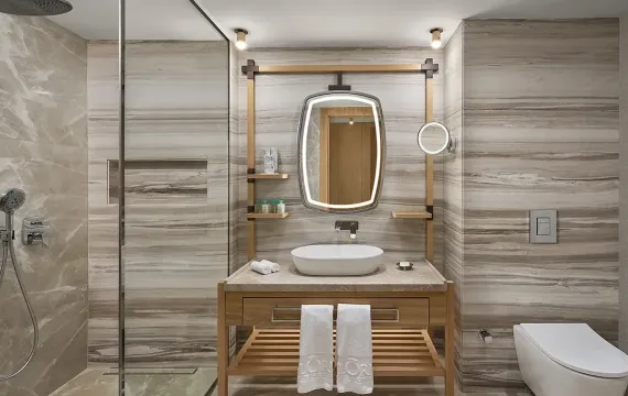 Sea view room 1 bathroom