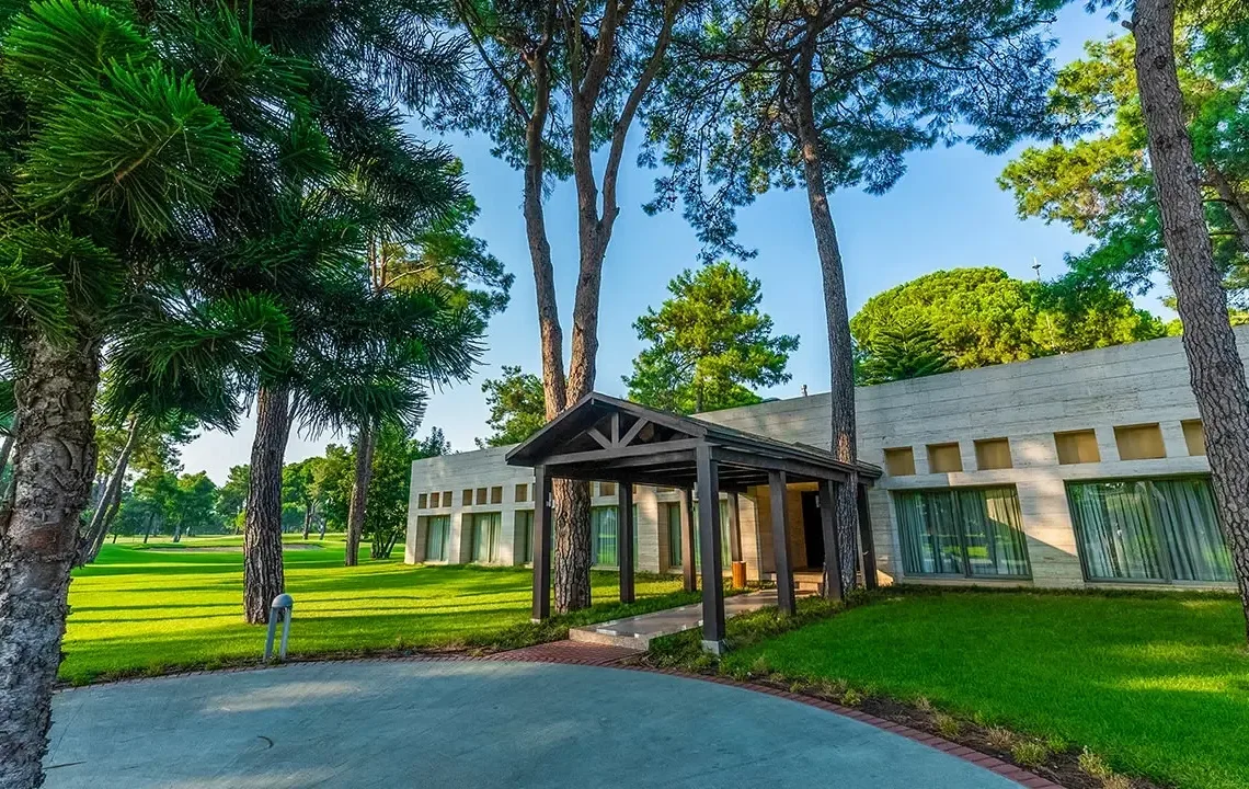 Gloria verde resort presidential villa 1